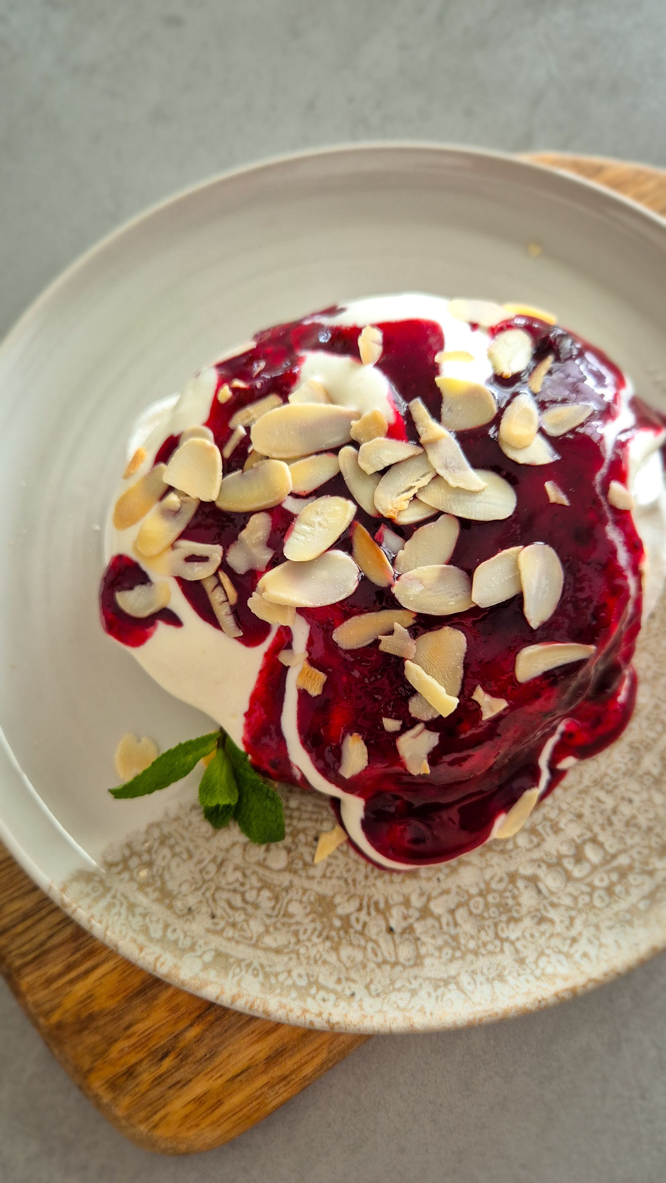 Mandel-Beeren Meringue: Das ultimative „Gönn-dir“-Dessert - Bild 4