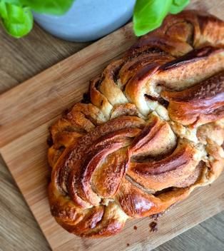 Zimtschnecken-Hefezopf