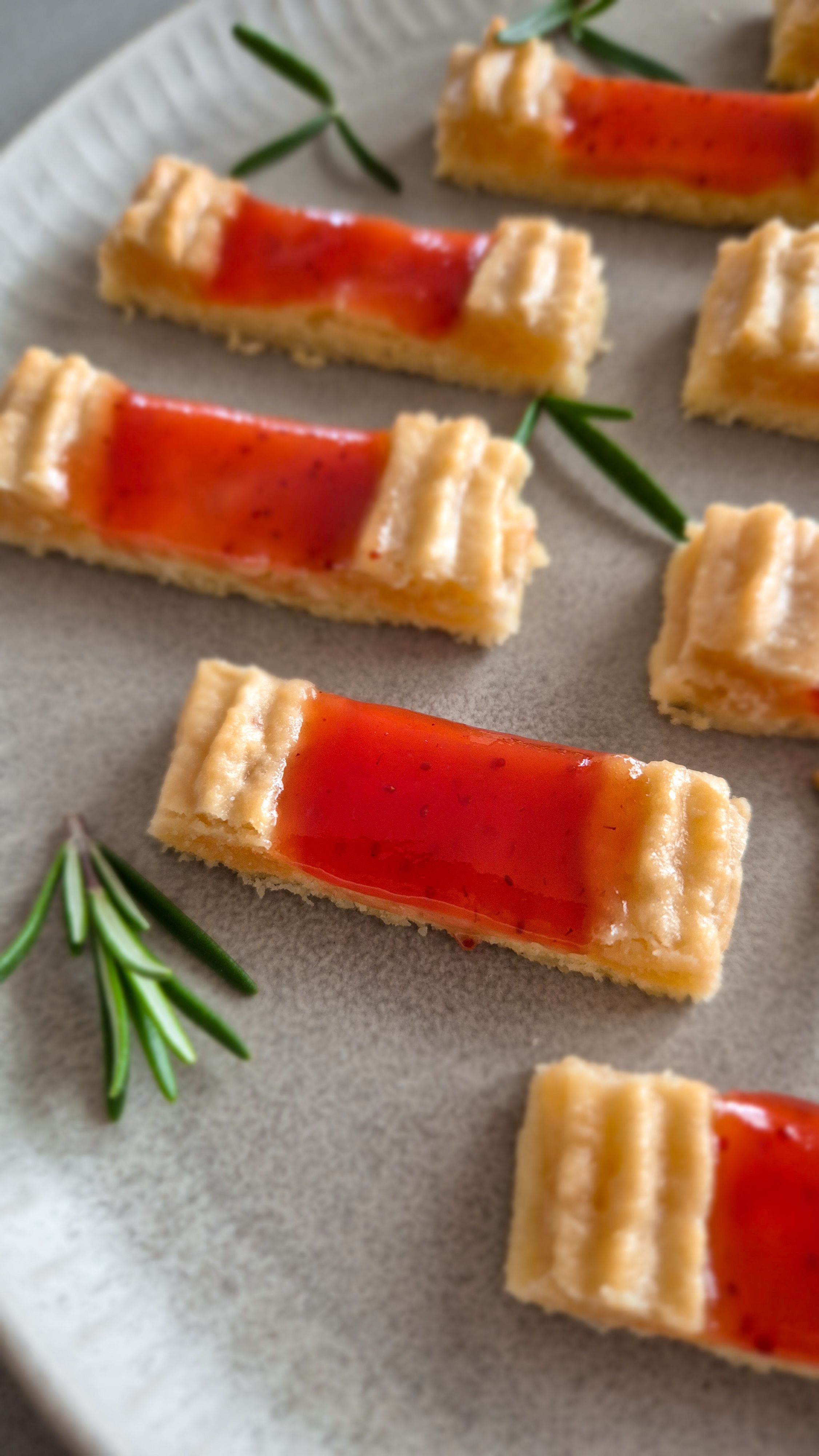 Eisenbahner Plätzchen – zarte Marzipanplätzchen mit fruchtiger Marmelade - Bild 6