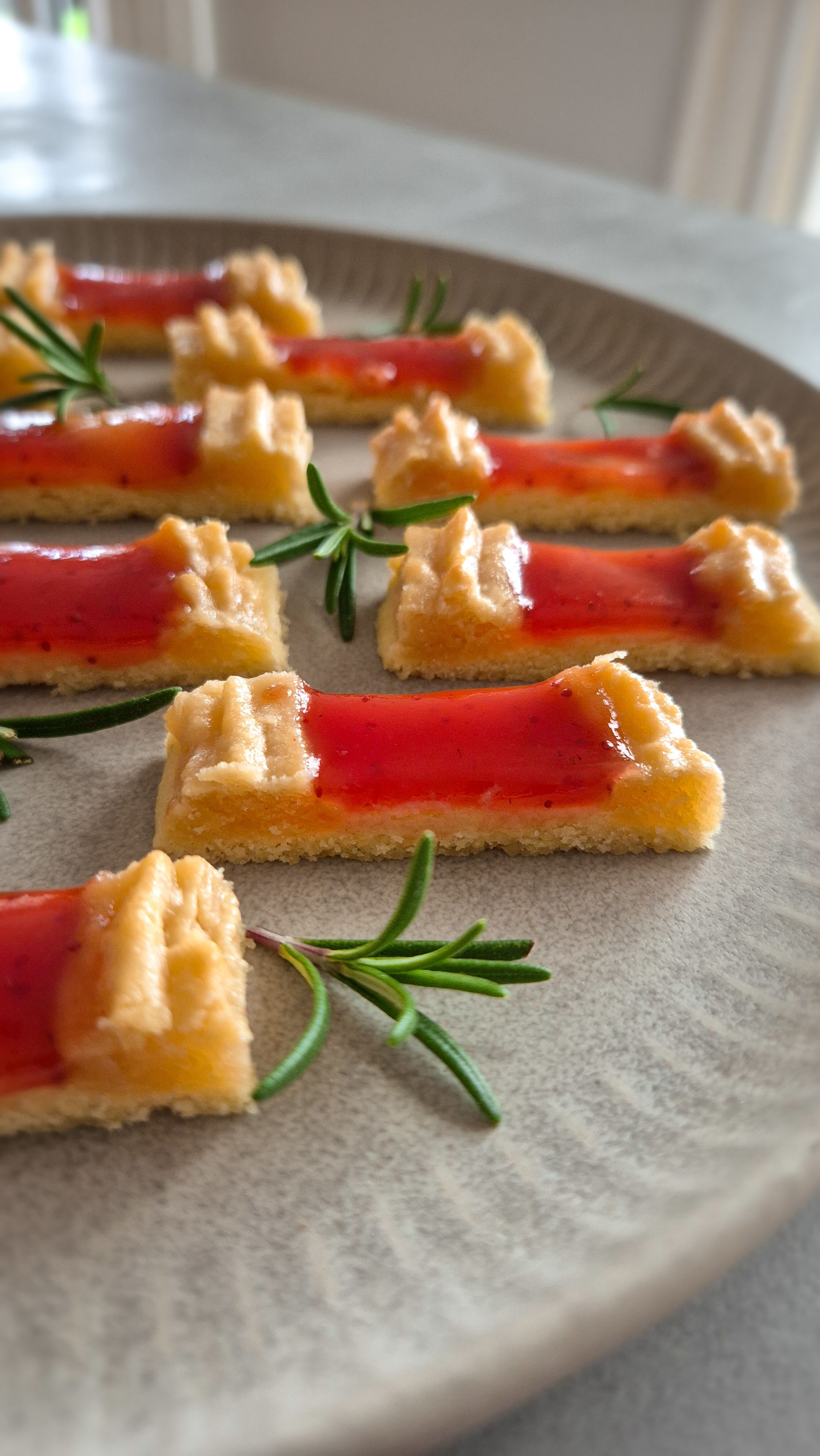 Eisenbahner Plätzchen – zarte Marzipanplätzchen mit fruchtiger Marmelade - Thumbnail 5