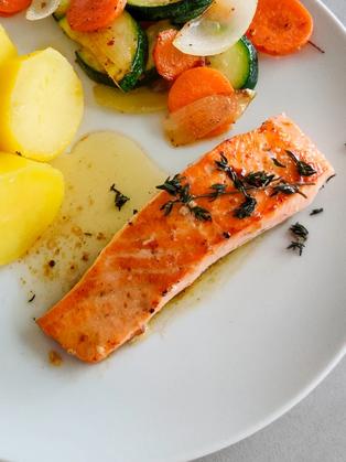 Lachsfilet aus der Pfanne