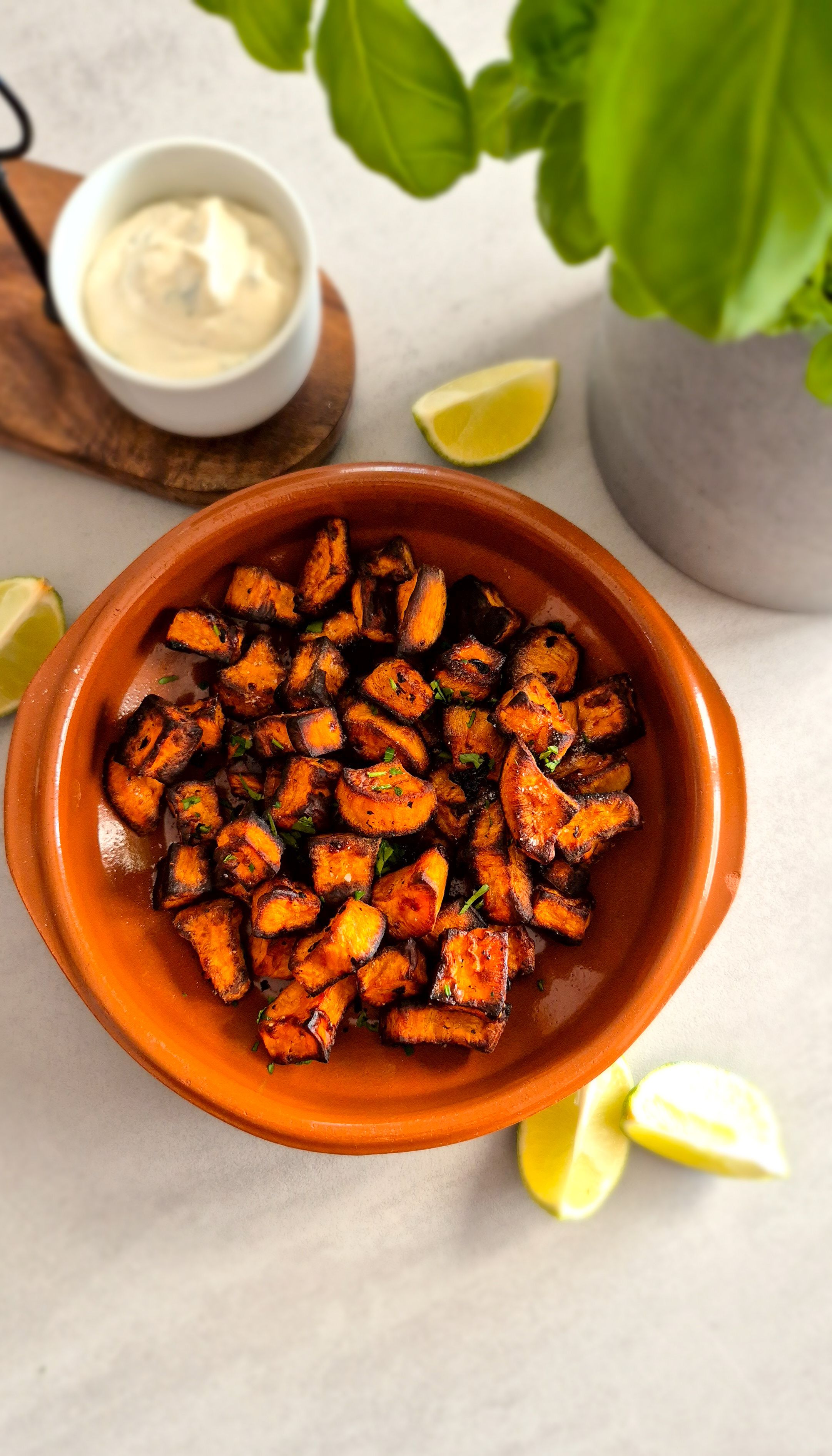 Geröstete Süßkartoffel mit Ranch Dip