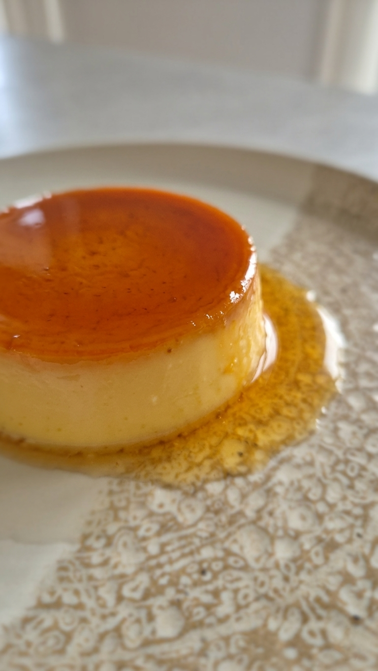 Brasilianischer Pudim de Leite condensado