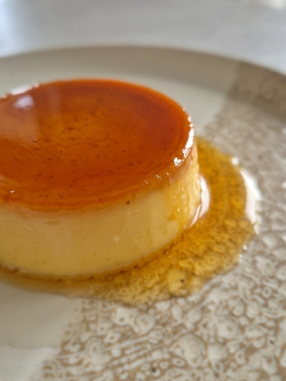 Brasilianischer Pudim de Leite condensado