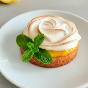 Mini-Zitronen-Törtchen mit Baiser-Haube