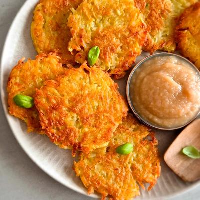 Einfache Kartoffelrösti aus rohen Kartoffeln