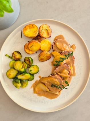 Schweinefilet mit karamellisierten Äpfeln und Zimt-Honig-Sauce