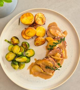 Schweinefilet mit karamellisierten Äpfeln und Zimt-Honig-Sauce