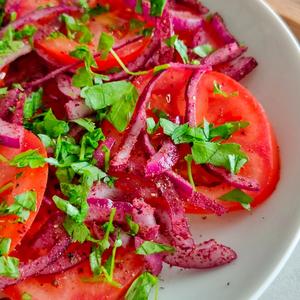 Orientalischer Tomaten-Zwiebelsalat