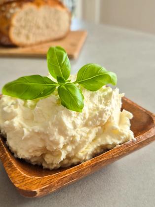 Cremiger Knoblauch-Feta-Aufstrich