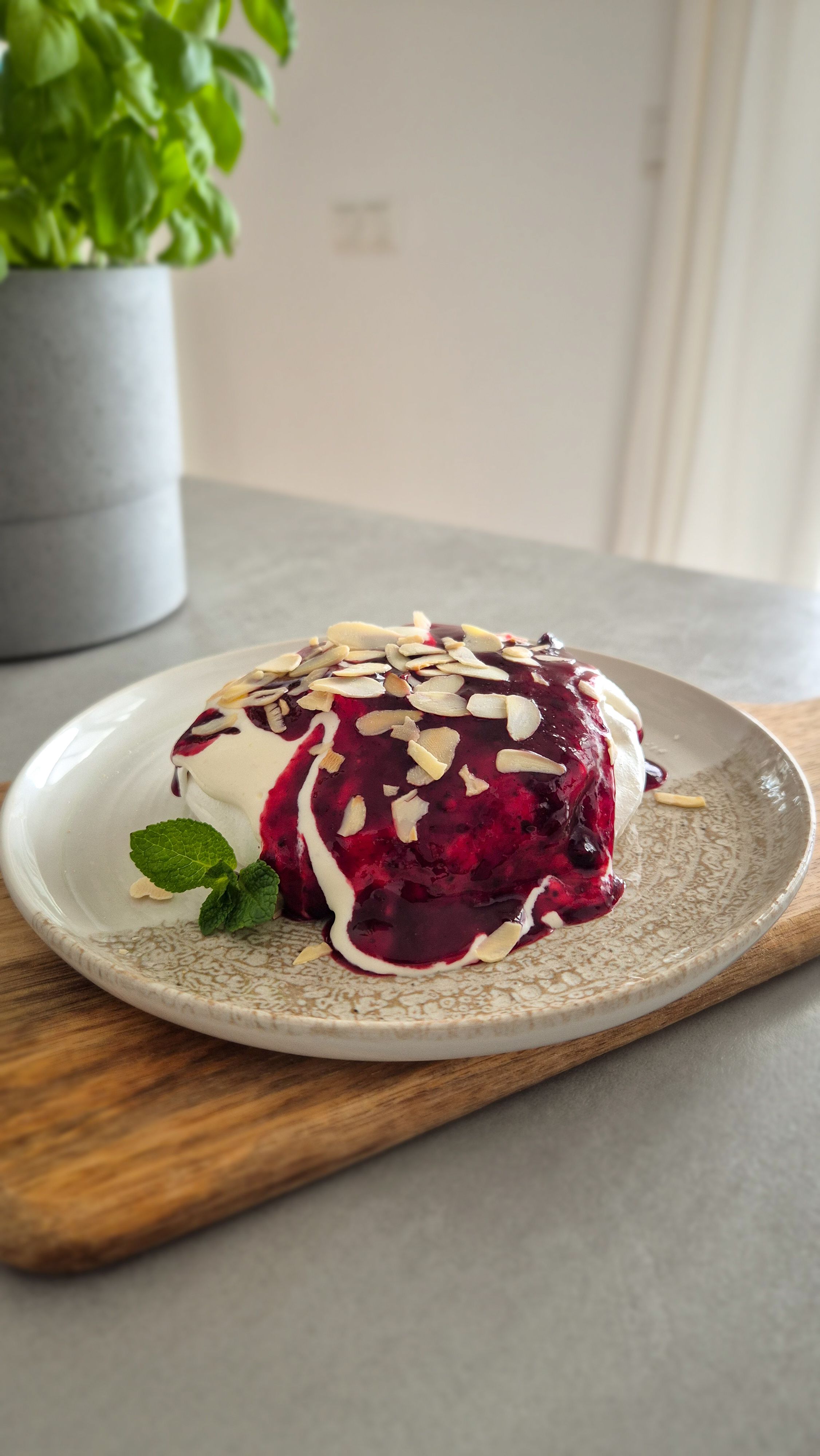 Mandel-Beeren Meringue: Das ultimative „Gönn-dir“-Dessert