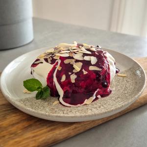 Mandel-Beeren-Meringue: Ein leckeres „Gönn-dir“-Dessert
