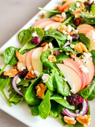 Apfel-Babyspinat-Salat: Der Salat für alle, die eigentlich keinen Salat mögen