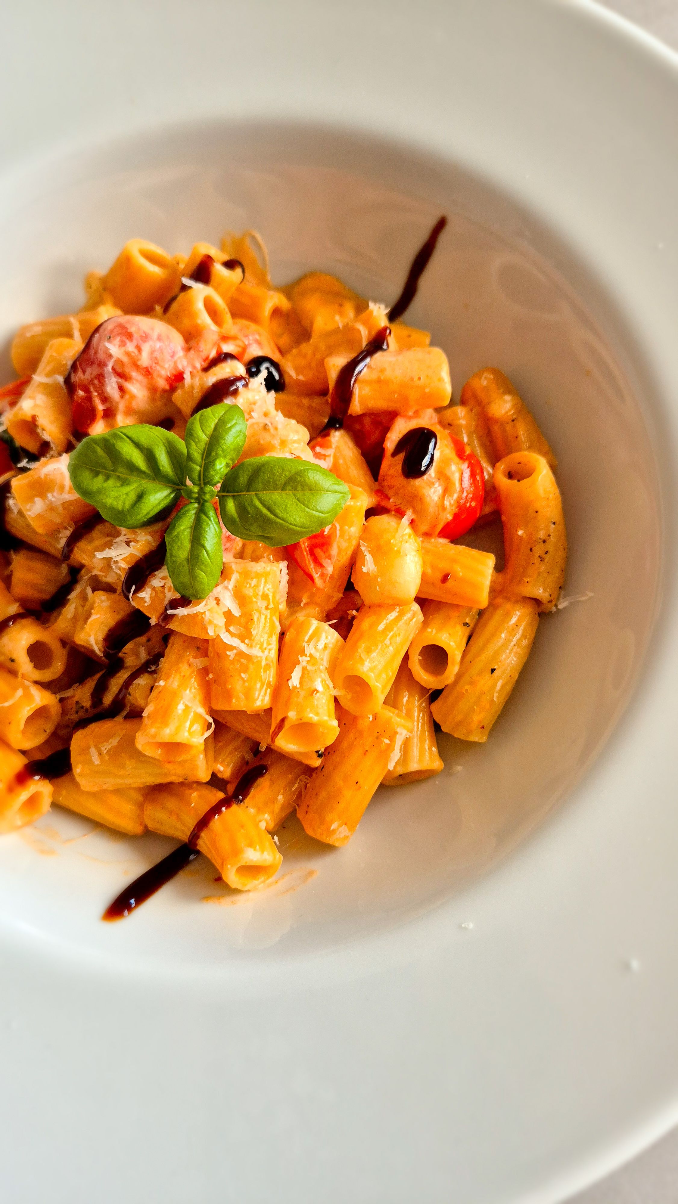 15 Minuten Tomaten-Mozzarella-Pasta - Thumbnail 3