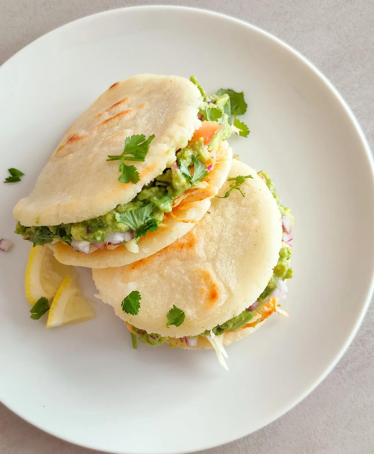 Arepas mit Hähnchen und Guacamole - Bild 2