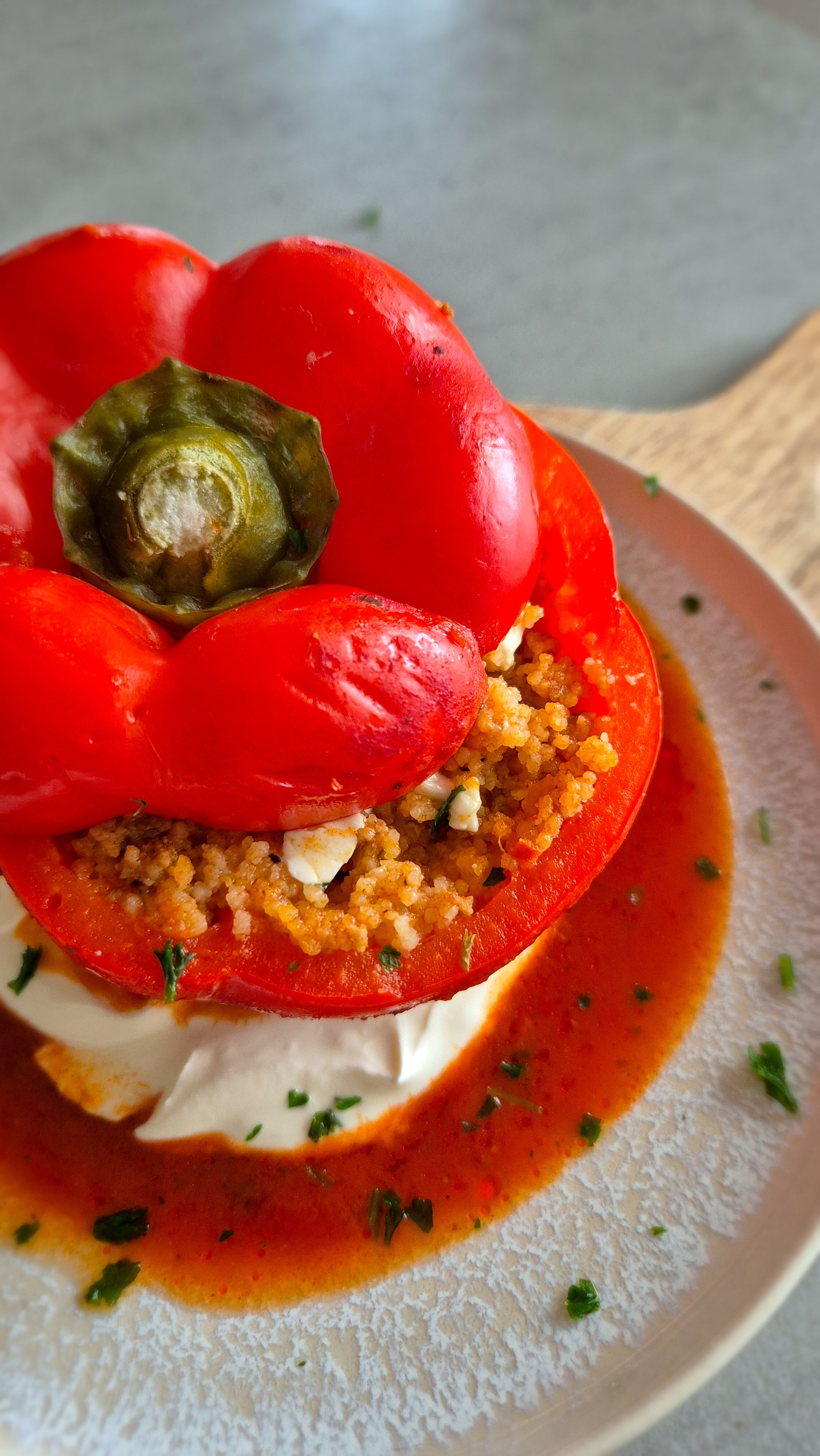 Gefüllte Paprika mal anders: Orientalischer Genuss mit Couscous & Feta - Thumbnail 2