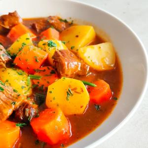 Zarter Rindertopf – perfektes Soulfood für kalte Tage