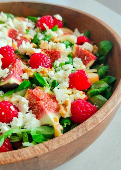 Fruchtiger Feigen-Himbeer-Salat mit Walnüssen - Hauptbild