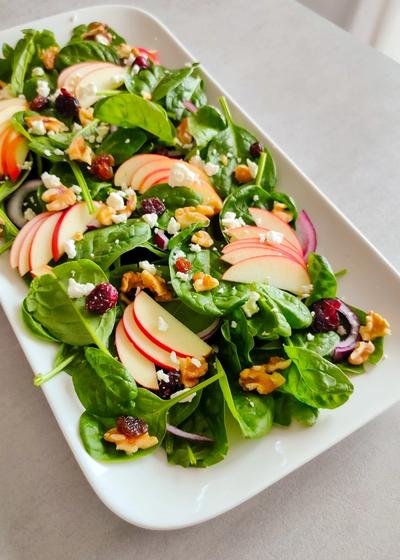 Apfel-Babyspinat-Salat: Der Salat für alle, die eigentlich keinen Salat mögen - Bild 2