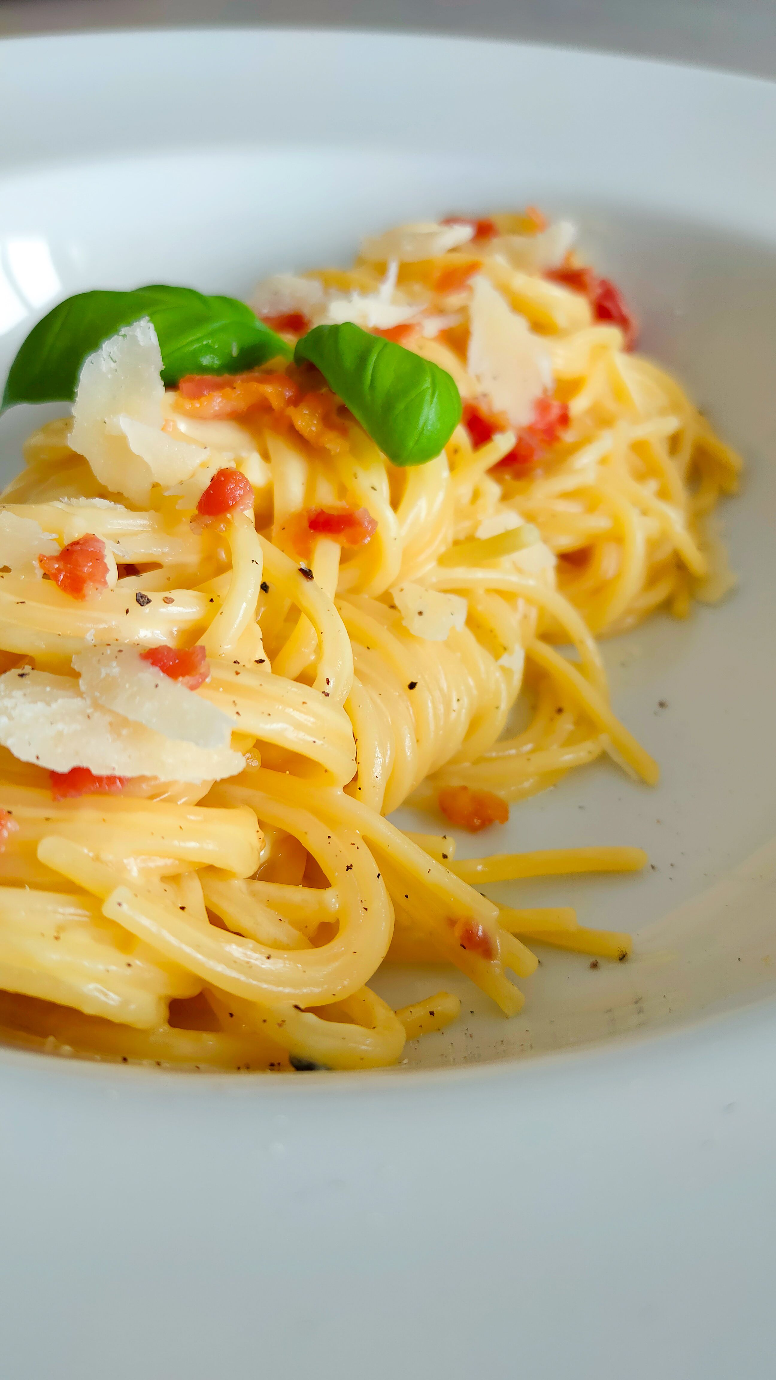 Die seidigste Spaghetti Carbonara deines Lebens – Mit einem kleinen Geheimnis