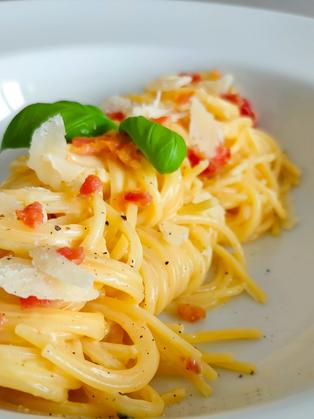 Die seidigste Spaghetti Carbonara deines Lebens – Mit einem kleinen Geheimnis