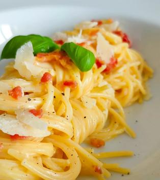 Die seidigste Spaghetti Carbonara deines Lebens – Mit einem kleinen Geheimnis