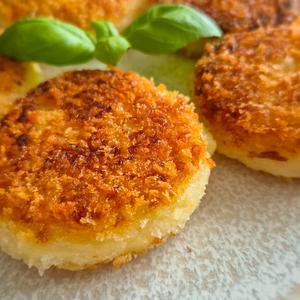 Gefüllte Kartoffeltaler mit Käse (aus Kartoffelbrei)