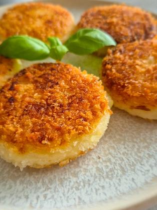 Gefüllte Kartoffeltaler mit Käse (aus Kartoffelbrei)