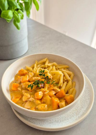 Pasta mit Hokkaido-Hähnchen-Sauce.
