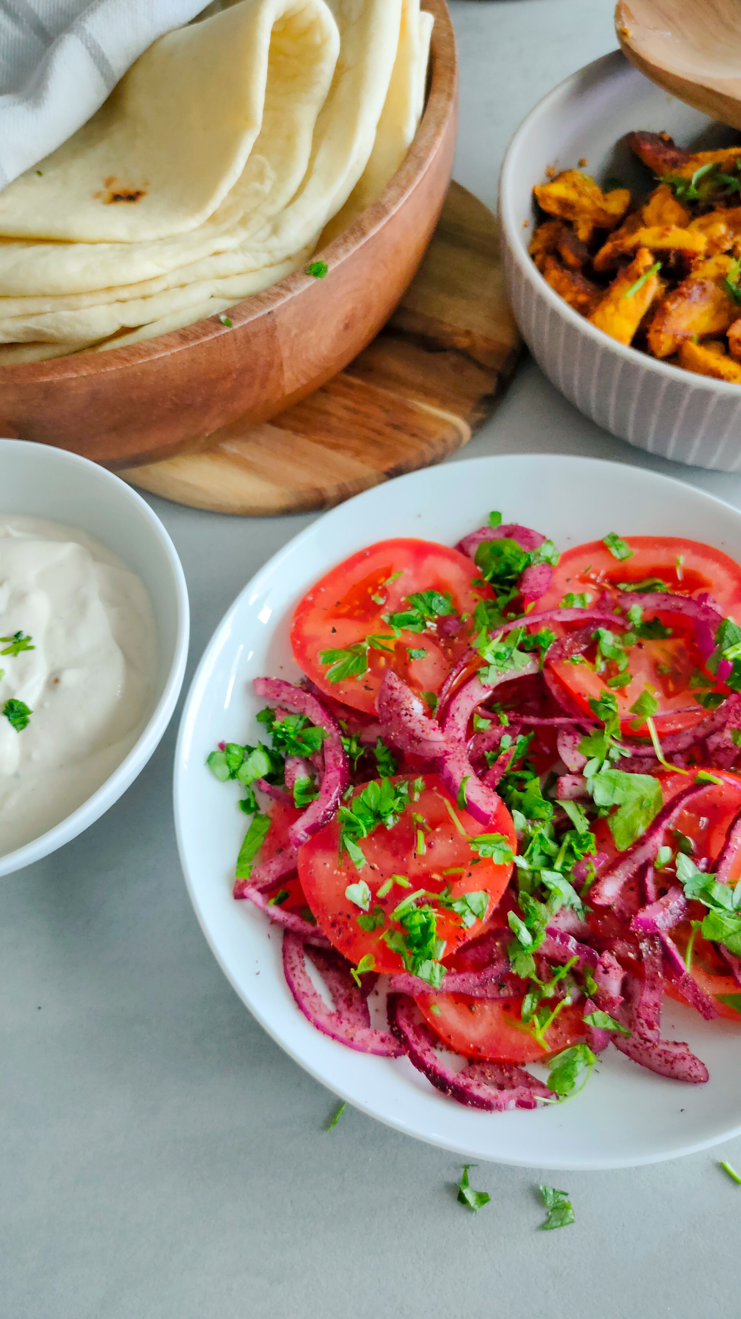 Orientalischer Tomaten-Zwiebelsalat - Bild 3