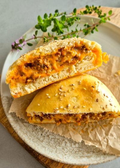 Virale Cheeseburger Pockets mit würzig-cremiger Füllung und goldbrauner Brioche.