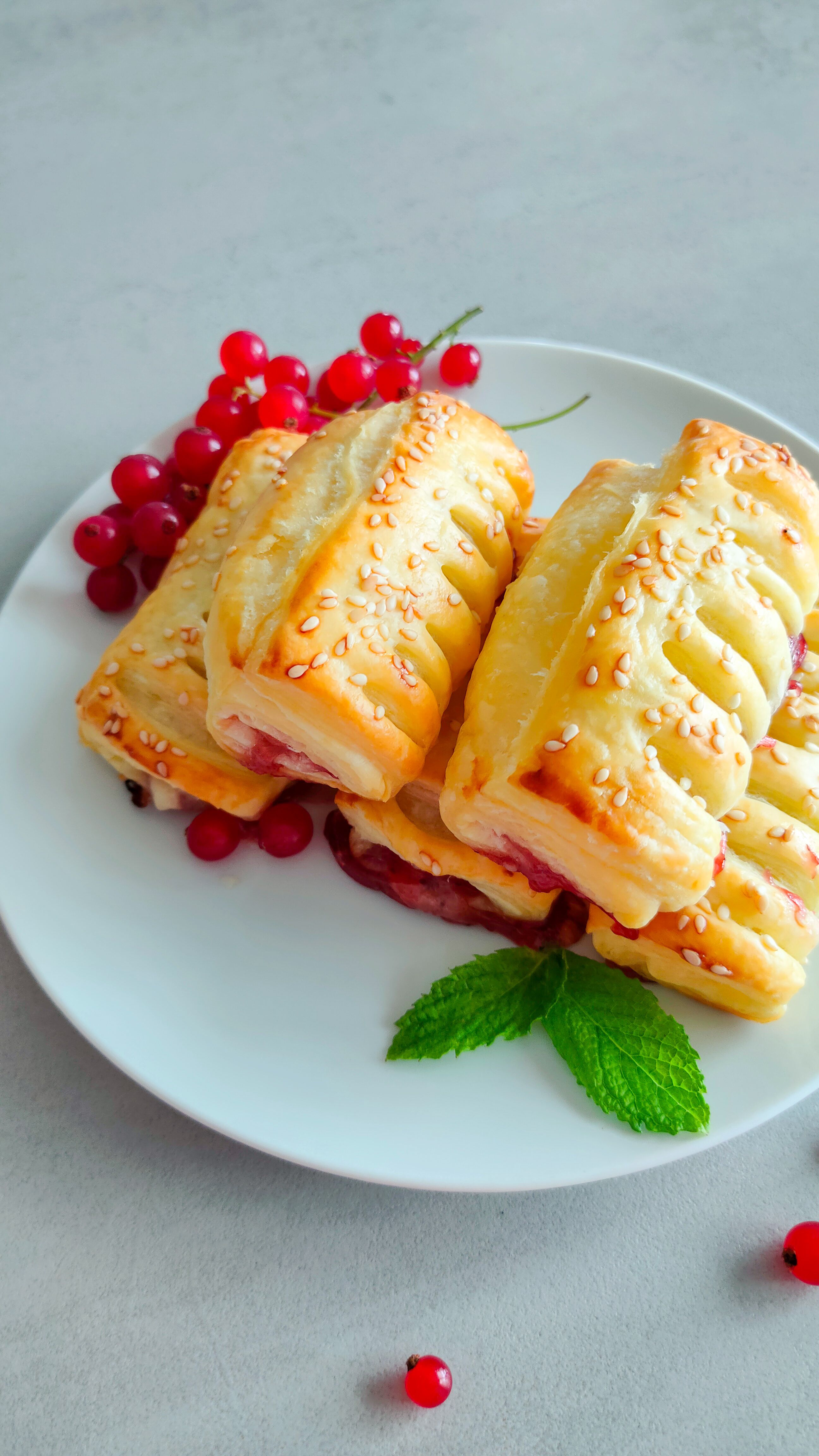Mini Preiselbeer-Käse-Strudel
