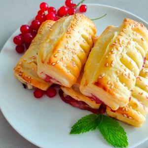 Mini Preiselbeer-Käse-Strudel