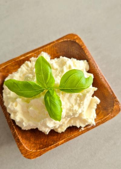 Cremiger Knoblauch-Feta-Aufstrich - Bild 2