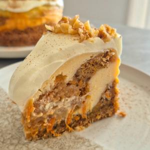Carrot Cake Cheesecake mit Cream Cheese Frosting