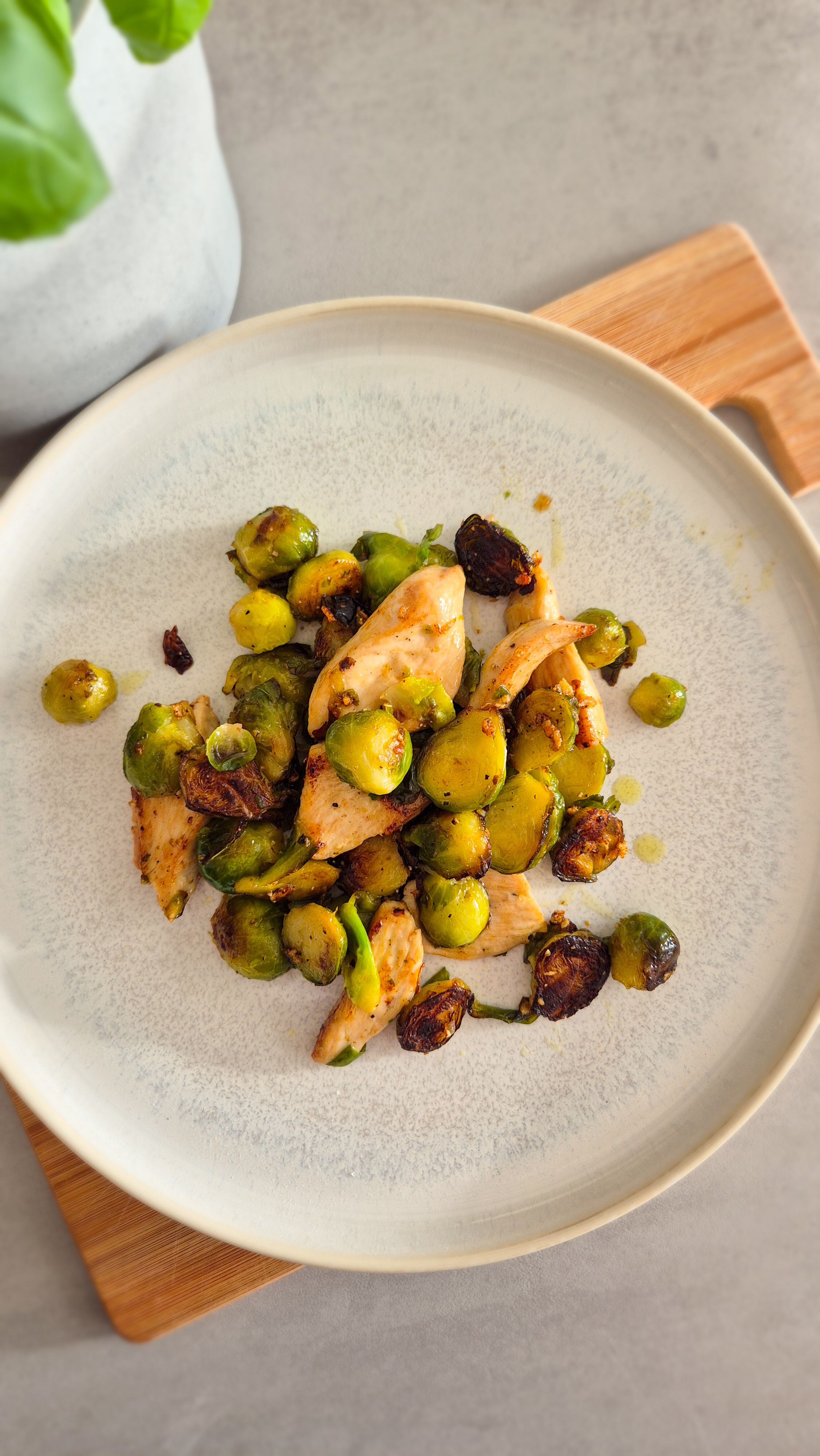 Rosenkohl-Hähnchenpfanne mit Knoblauchbutter - Thumbnail 3