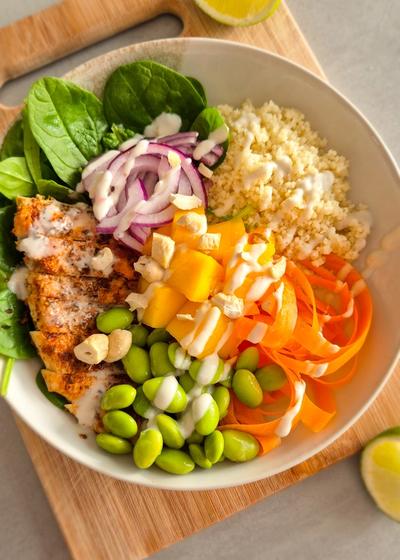 Tropische Mango-Chicken-Bowl mit Kokos-Limetten-Dressing - Bild 3