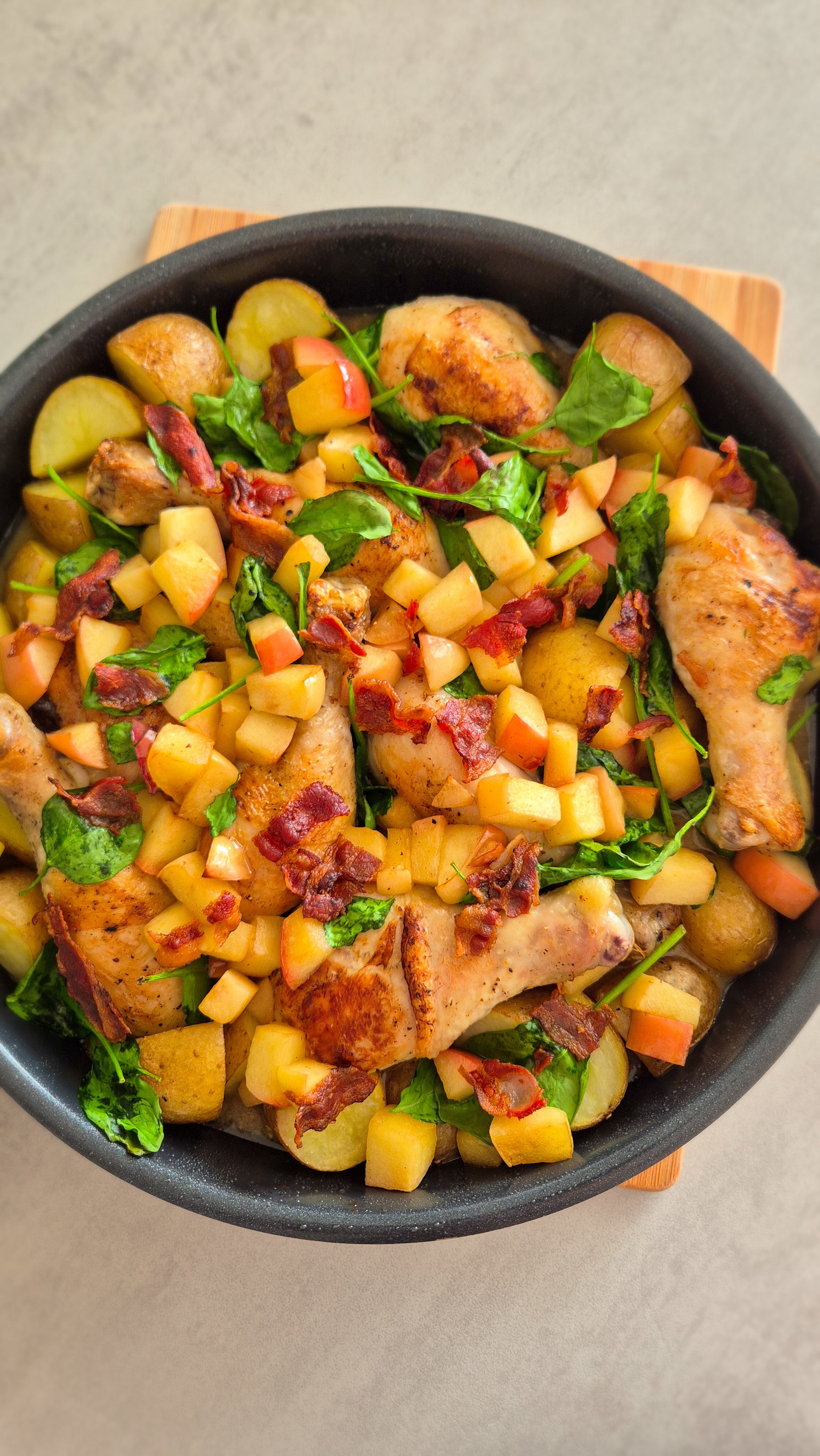 Herzhafte Apfel-Kartoffel-Hähnchen-Pfanne: Das perfekte One-Pan-Dinner - Bild 3