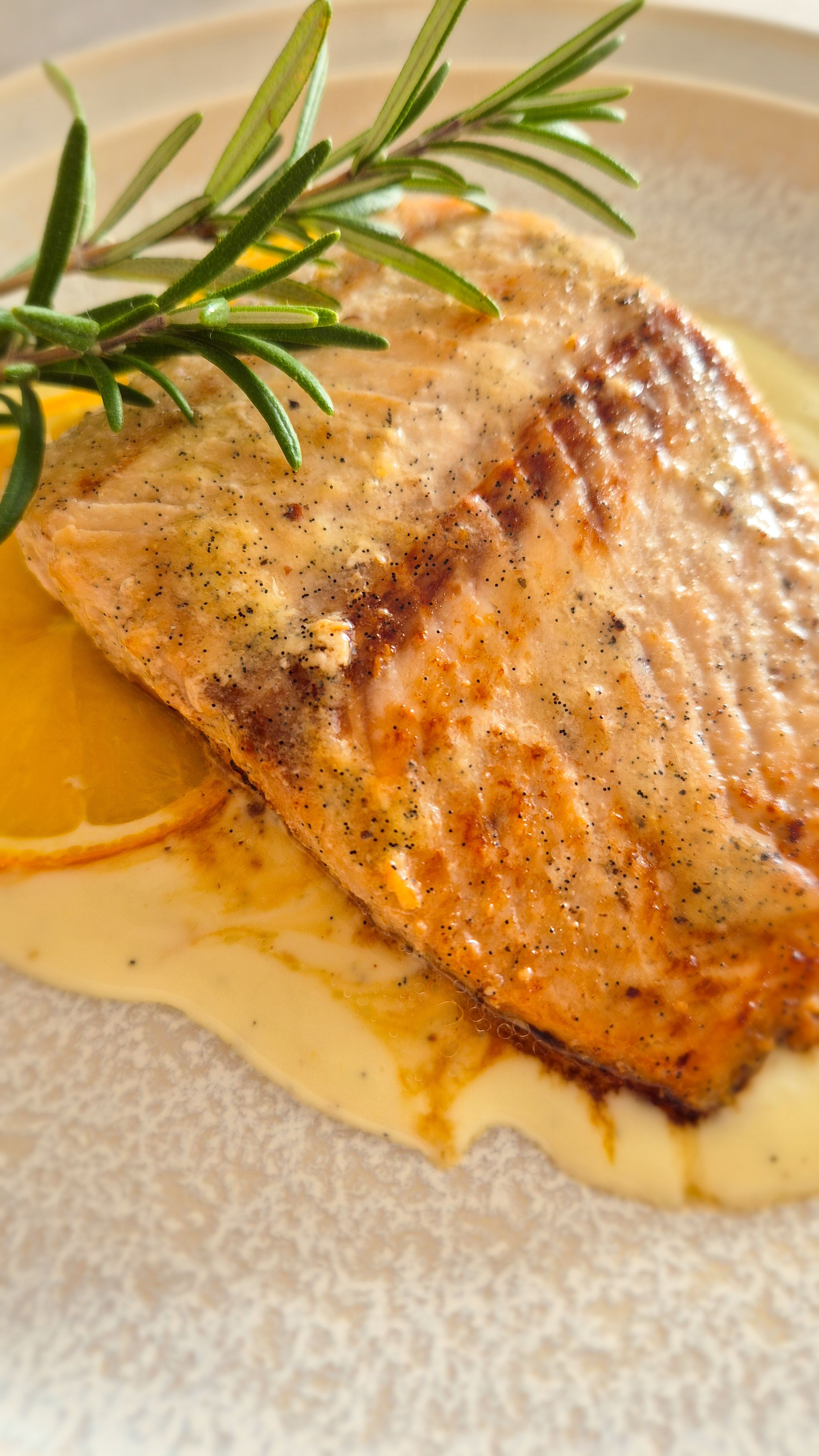 Vanille-Lachs auf Orangen-Sahnesauce - Thumbnail 3