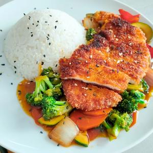 Knuspriges Yakitori-Hähnchen mit Gemüse