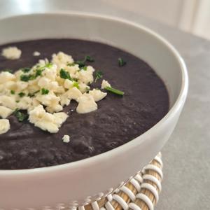 Cremiges Bohnenmus: Das beste Rezept für Refried Beans aus der Dose