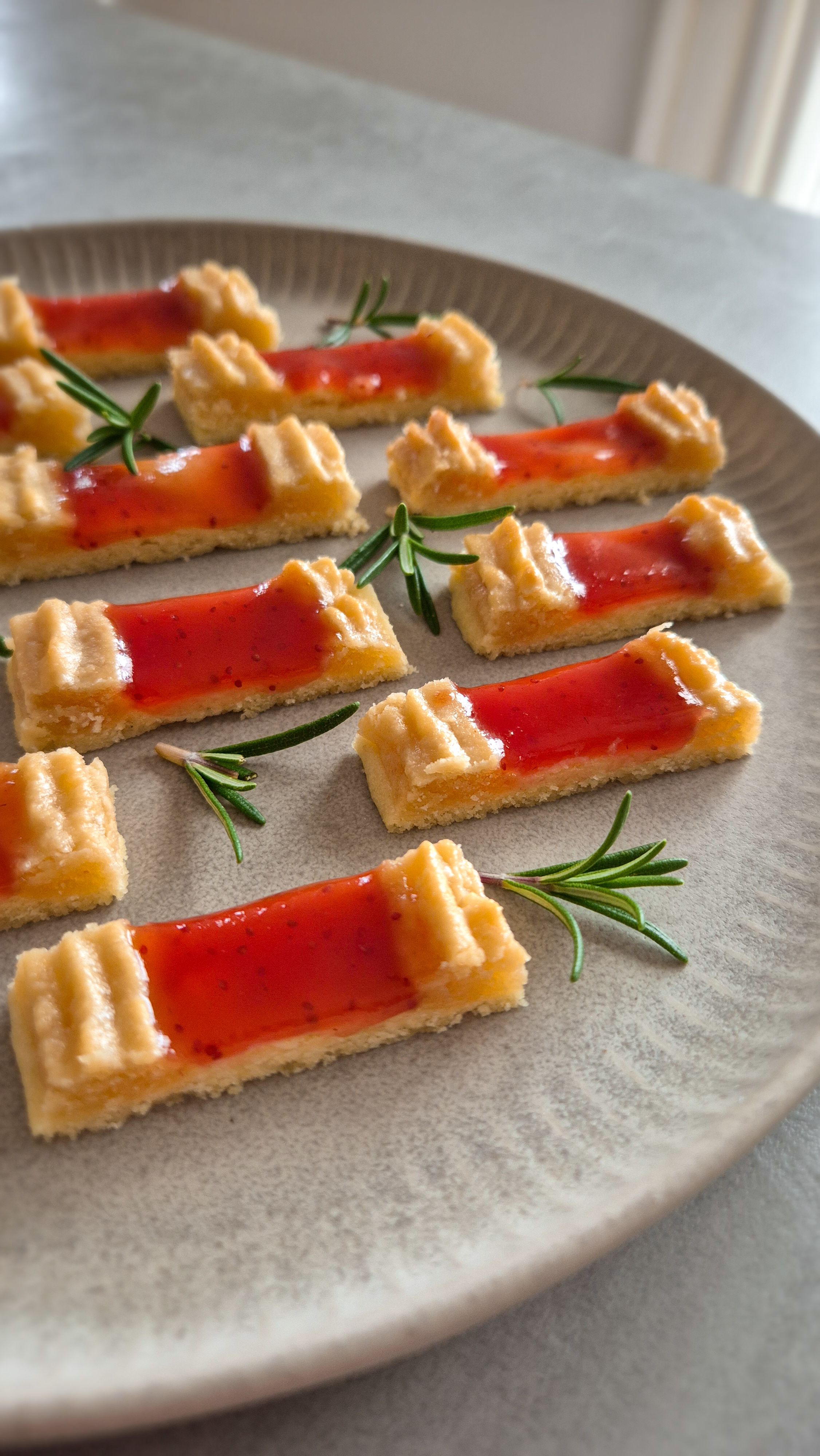 Eisenbahner Plätzchen – zarte Marzipanplätzchen mit fruchtiger Marmelade