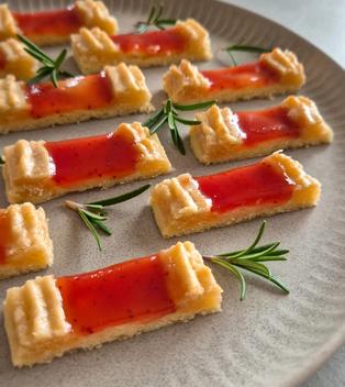 Eisenbahner Plätzchen – zarte Marzipanplätzchen mit fruchtiger Marmelade