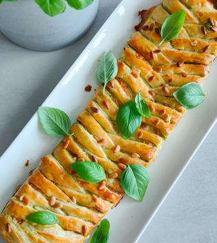 Pesto Caprese Strudel