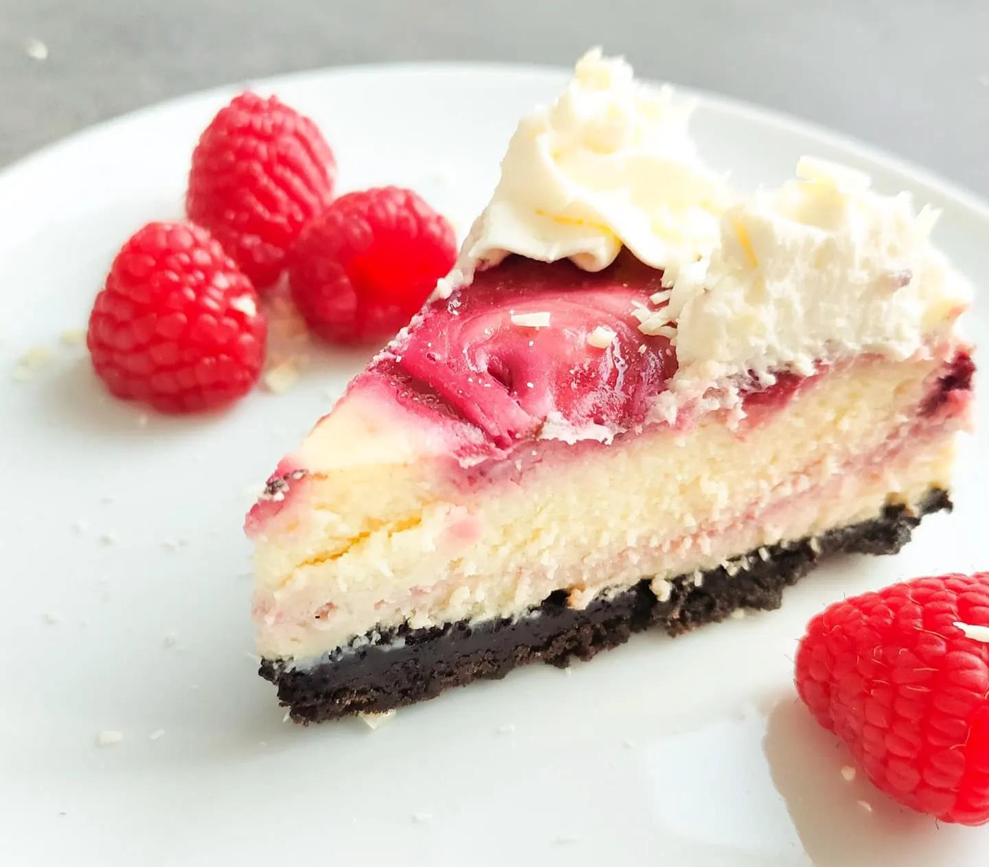 White Chocolate Raspberry Cheesecake | Himbeer-Cheesecake