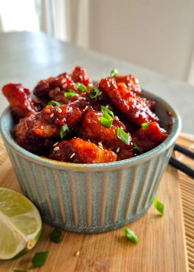Dakgangjeong: Original Korean Fried Chicken – Knuspriges Hähnchen in süß-scharfer Glasur - Bild 4