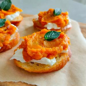 Burrata-Kürbis-Crostini