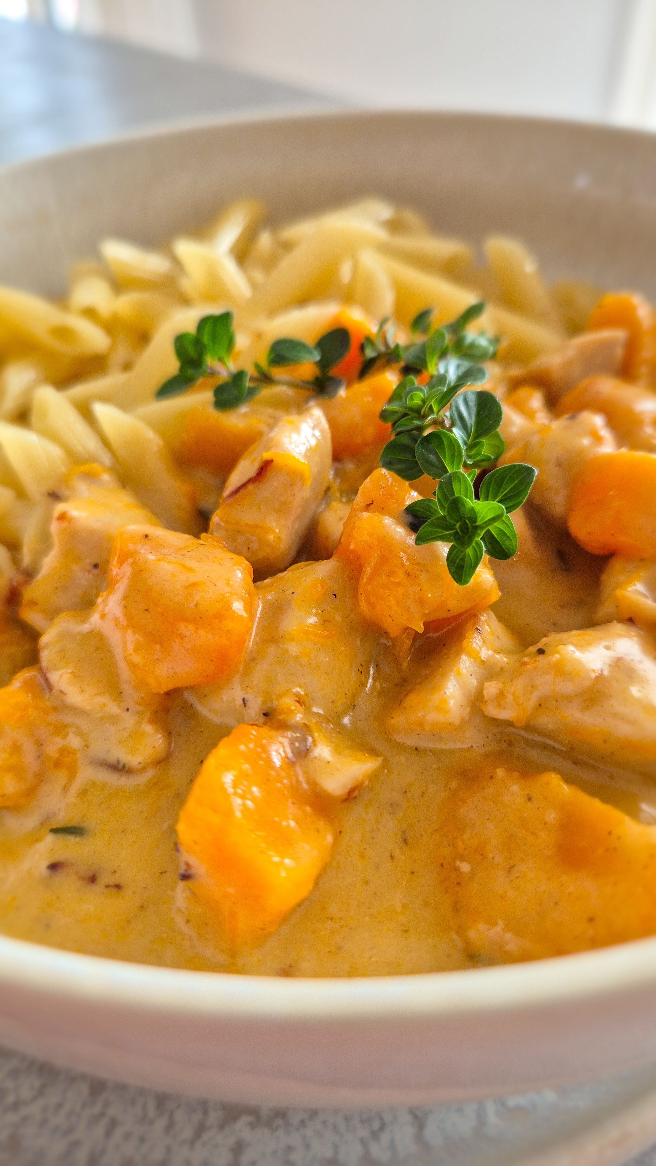 Herbstliche Pasta mit Hokkaido und Thymian - Thumbnail 2
