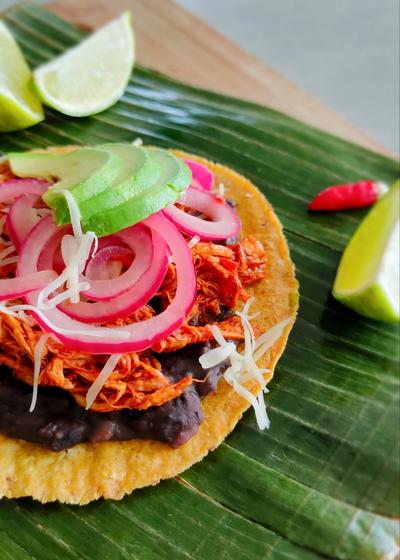 Tostadas mit Hähnchen und Pibil-Paste - Bild 2