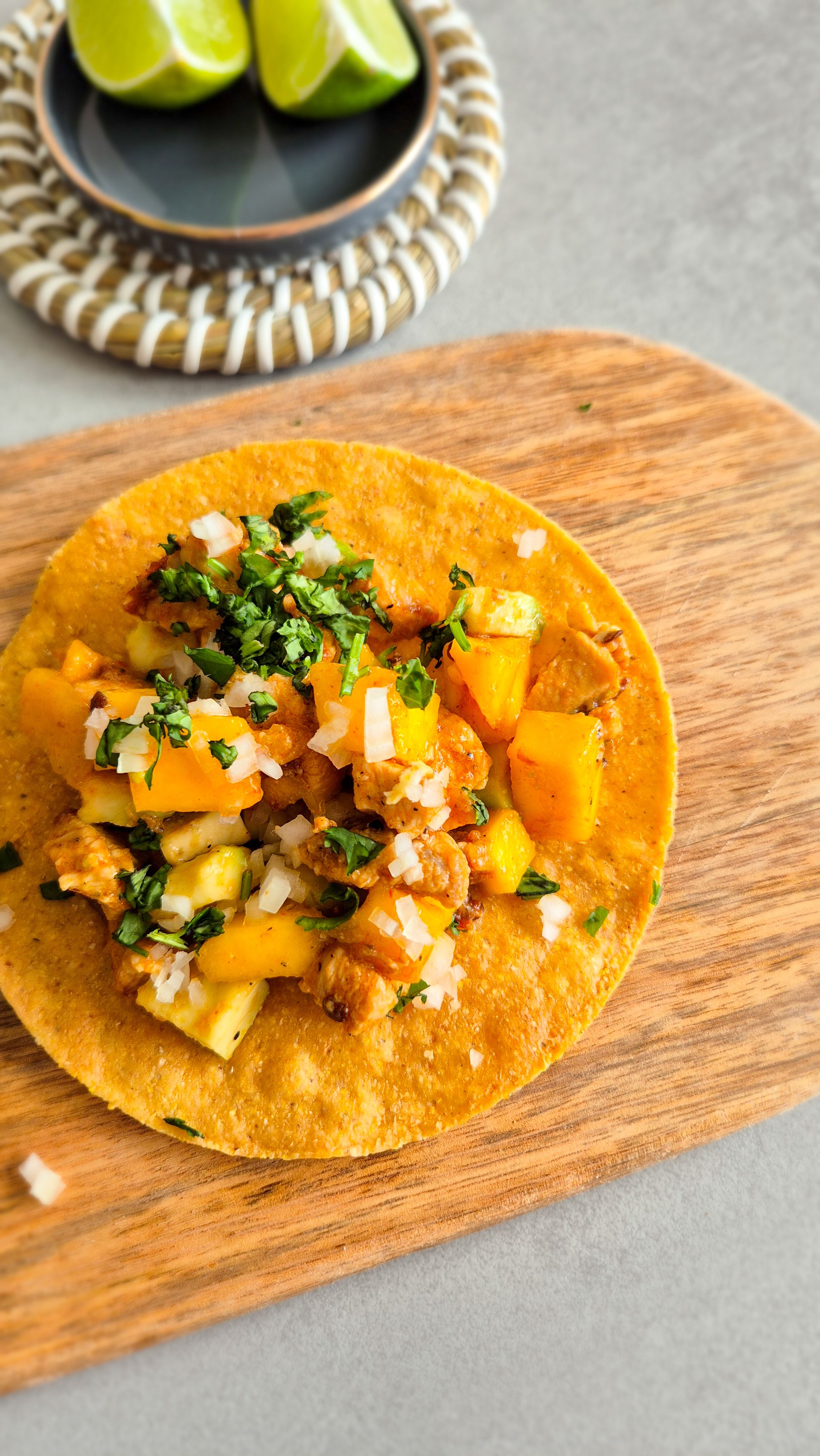 Mango Chipotle Chicken Tostadas - Bild 2